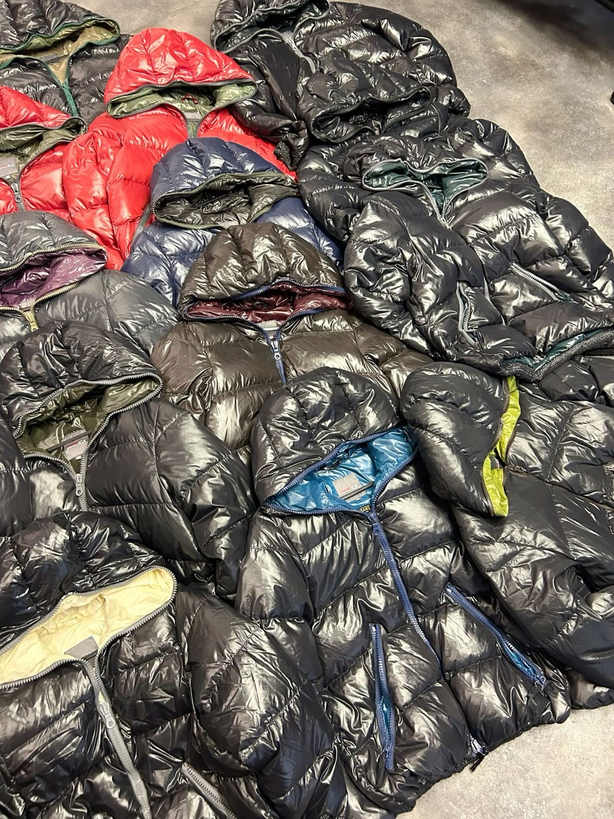 BRANDED PUFFER BOX (3 PIECES)